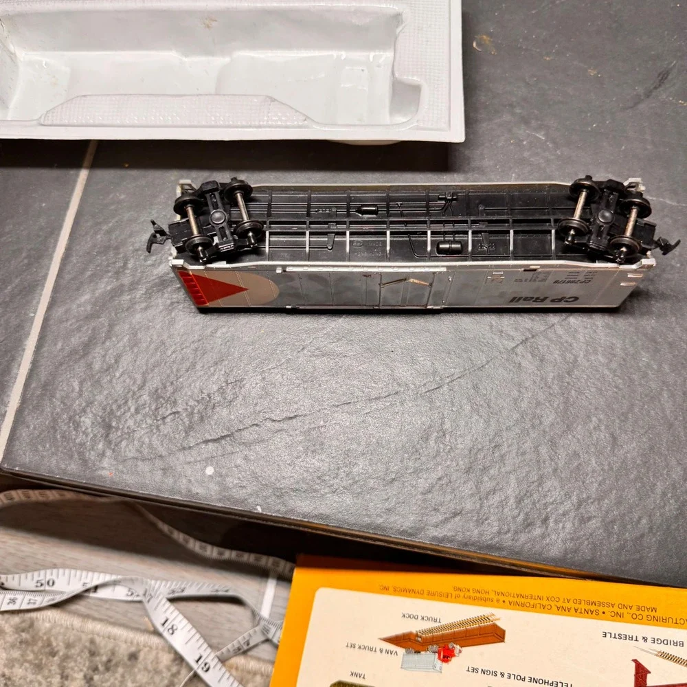 Vintage 70s Cox HO Scale Electric Trains CP Rail Box Car CP 355178 Silver Red‎